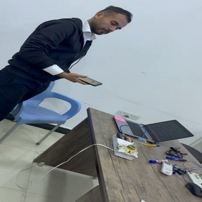 -أحدى تجارب لمختبر الاردوينوا في قسم هندسة تقنيات الحاسوب الخاصة بطلبة المرحلة  الثالثة  وباشراف المعيد محمد سعد.. 