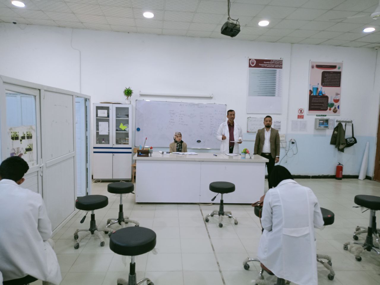 قسم تقنيات المختبرات الطبية في كلية التقنيات الصحية والطبية بجامعة المستقبل يقيم دورة تدريبية لطلبة المرحلة الرابعة بعنوان: دورة تعليمية لطلبة المرحلة الرابعة تتضمن كيفية كتابة بحث التخرج 