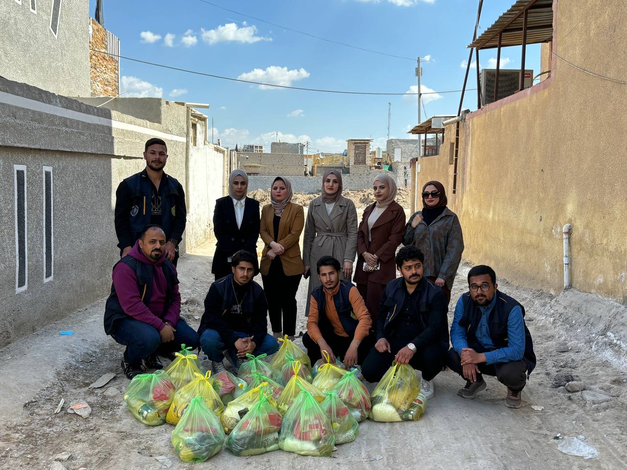 قسم تقنيات المختبرات الطبية ينظم حملة توزيع سلات رمضانيه على العوائل المتعففه في مناطق عشوائيه في محافظه بابل 