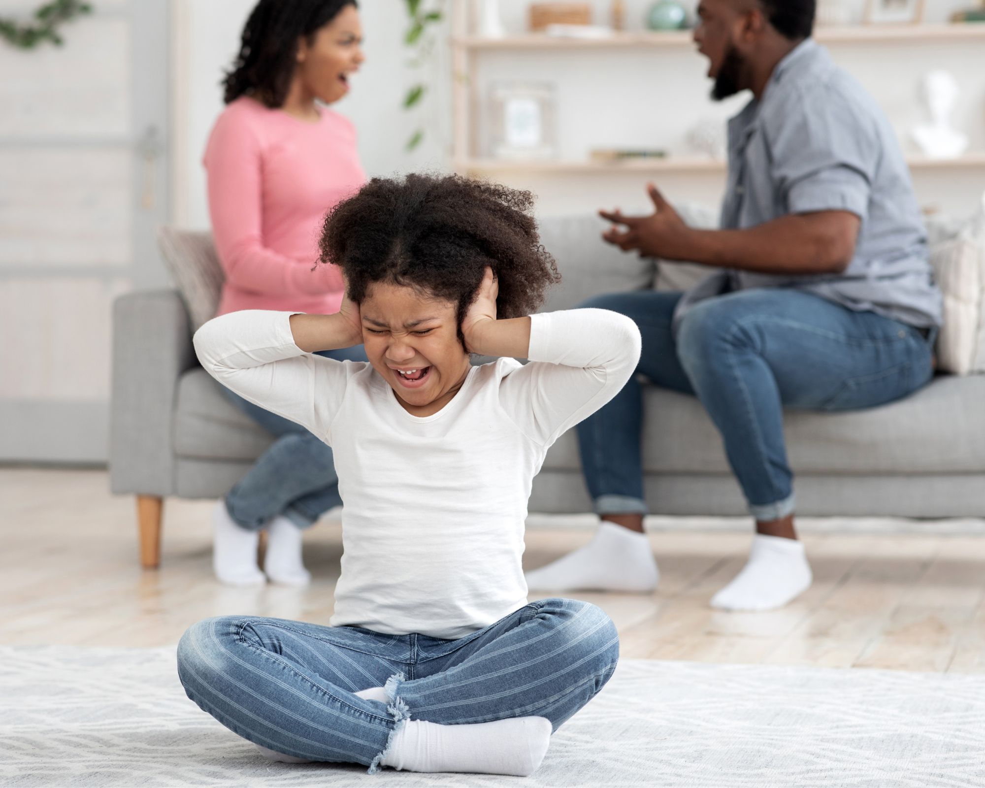 تقديم الرعاية للأطفال الذين يعانون من صدمات نفسية: استراتيجيات فعّالة ومبتكرة