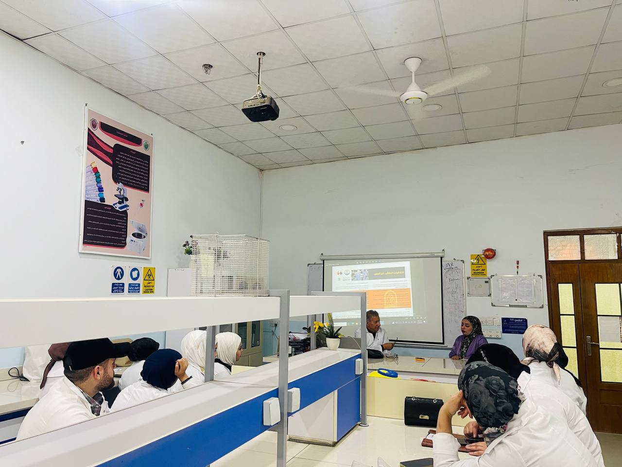 قسم تقنيات المختبرات الطبية يقيم محاضرة ارشادية عن اخلاقيات الطالب الجامعي 