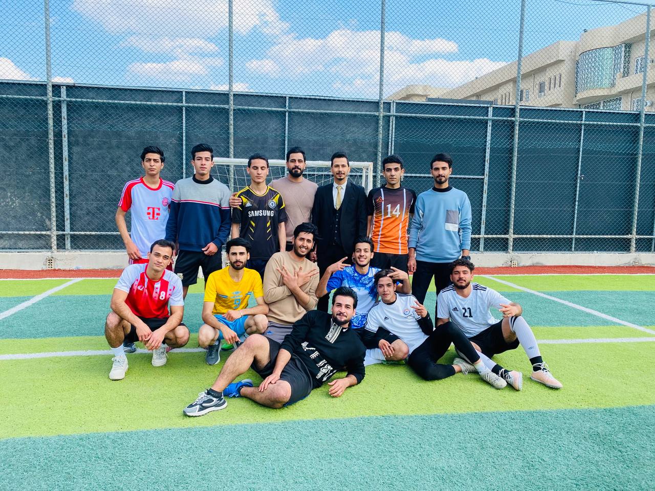 وسط اجواء رياضية جملية نظم قسم تقنيات الاشعة مباراة ودية لطلبة المرحلة الاولى في الملعب الخماسي في جامعة المستقبل