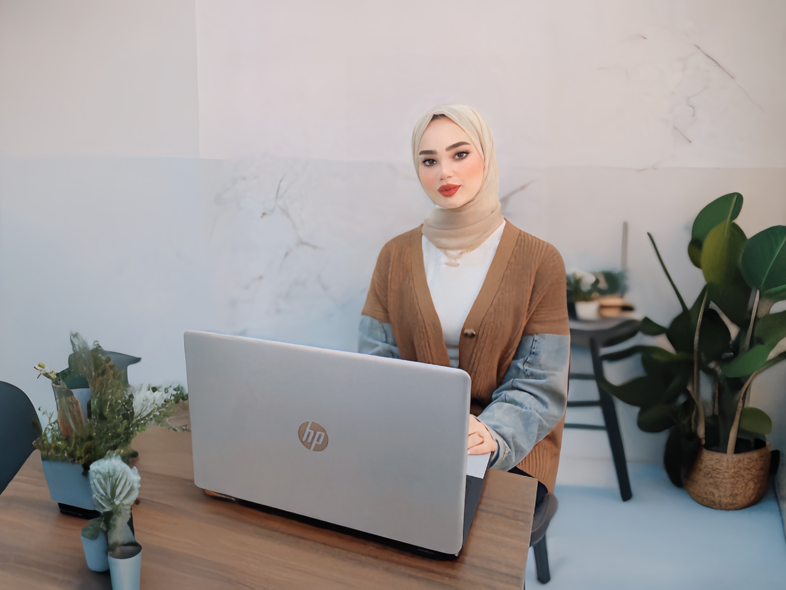 مقالة علمية للمبرمجة يقين علاء "أفضل الممارسات في تطبيق استراتيجيات الأمن السيبراني للمؤسسات"