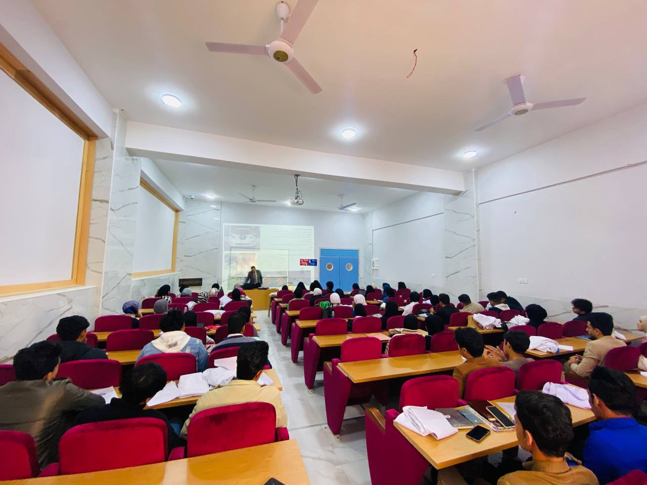 ورشة علمية للتدريسي د.امين علوان محيميد بعنوان مخاطر تلوث الهواء