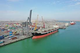 "الموانئ وهندسة المواصلات: دورها في تسهيل التجارة والتنقل"