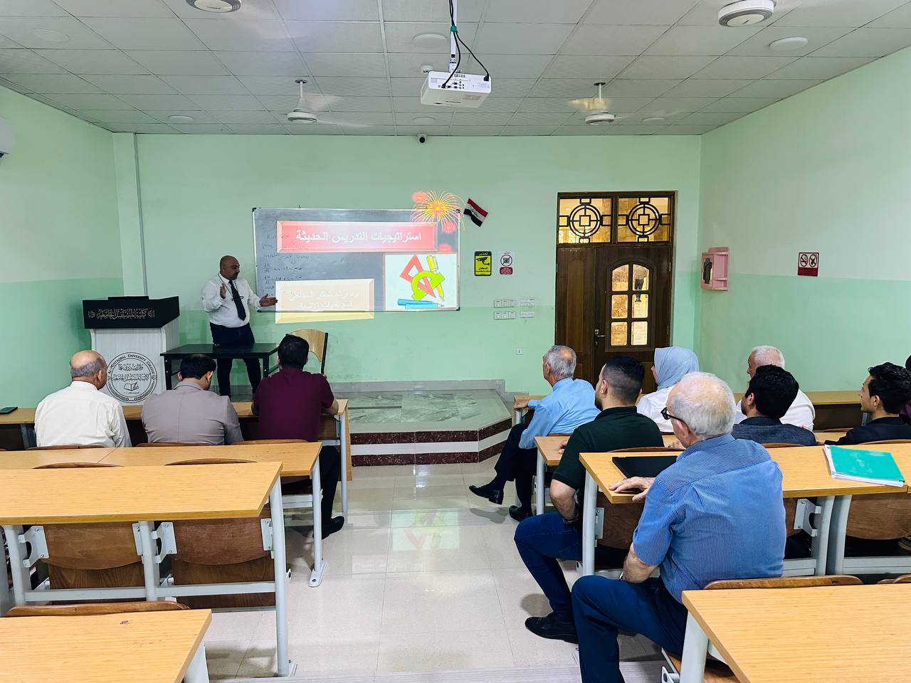 حلقة نقاشية حول استيراتجيات التعليم الحديث يقدمها التدريسي في قسم تقنيات الاشعة م.د ارشد شاكر كاظم