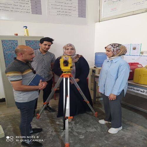العمل على جهاز Theodolite لطلبة المرحلة الاولى