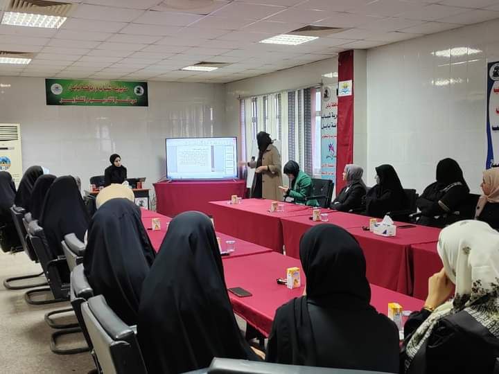 مجموعة من اساتذة كلية التقنيات الصحية والطبية/قسم تقنيات المختبرات الطبية يلقون محاضرة في مديرية الشباب والرياضة/مركز التدريب والتطوير 