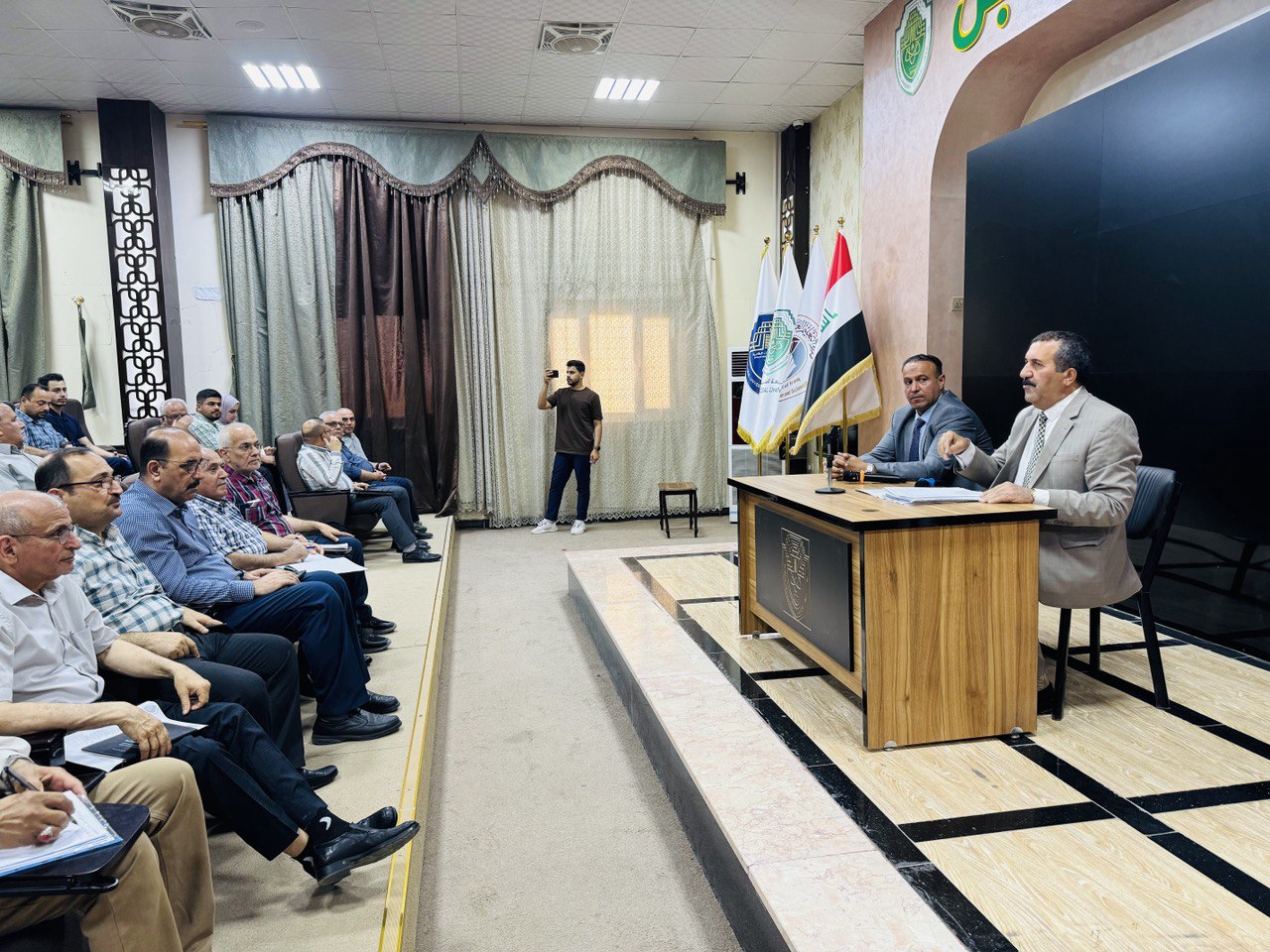 اجتماع موسع لكادر كلية الهندسة و التقنيات الهندسيةالتي تخص الإمتحانات والمراقبة للامتحانات النهاية 