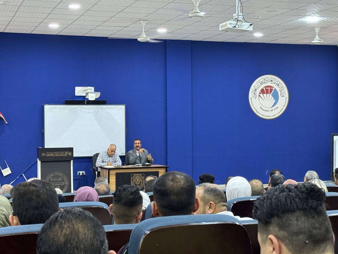 حضور كادر قسم الفيزياء الطبية اجتماع السيد المساعد العلمي و السيد المساعد الاداري الذي دار حول توجيهات و استعدادات للامتحانات 