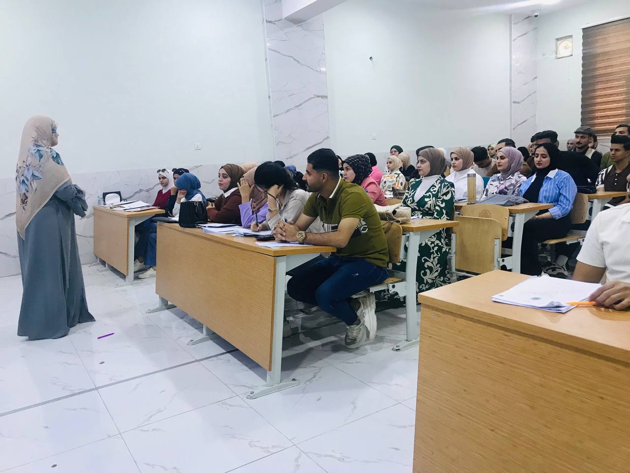 ورشة علمية ل ( أ.د. هدى جاسم محمد )  بعنوان “العلاقة الفاعلة بين الاستاذ والطالب واثرها في تحسين مستوى التعليم "