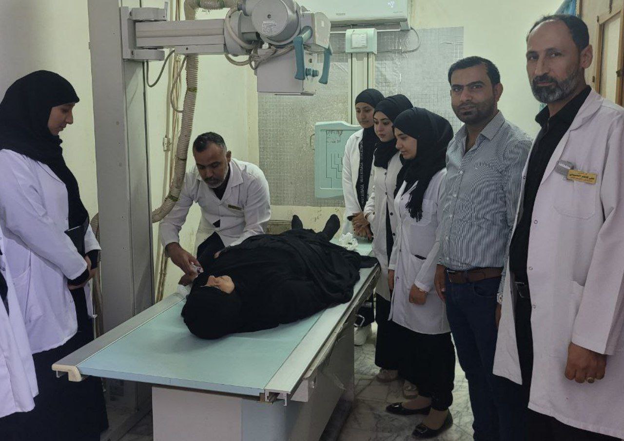 جانب من متابعة  من قبل اساتذة مختصين و استمرار التدريب الصيفي لطلبة قسم تقنيّات الاشعه