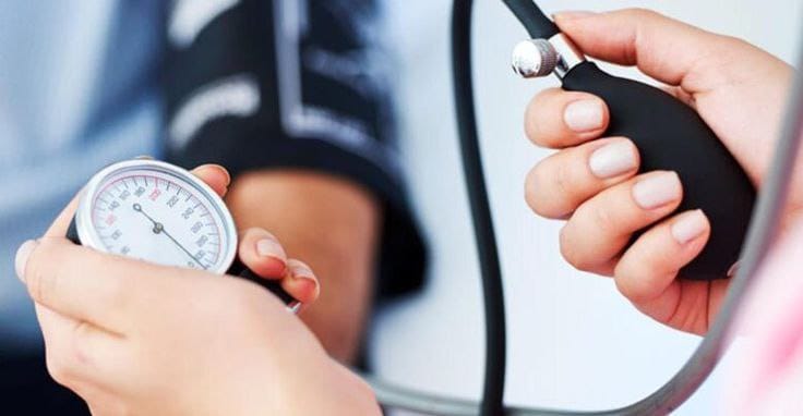 مقالة علمية بعنوان " انخفاض ضغط الدم" للطالبة (كوثر مهدي هادي حسين) - جامعة المستقبل - كلية العلوم - قسم علوم الفيزياء الطبية - المرحلة الثالثة -كروب J وبأشراف الاستاذ (م.م علي جعفر عبيد)