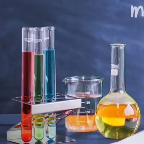 دراسة علم الكيمياء واهم البرامج الدراسية في علوم الكيمياء الحياتية .