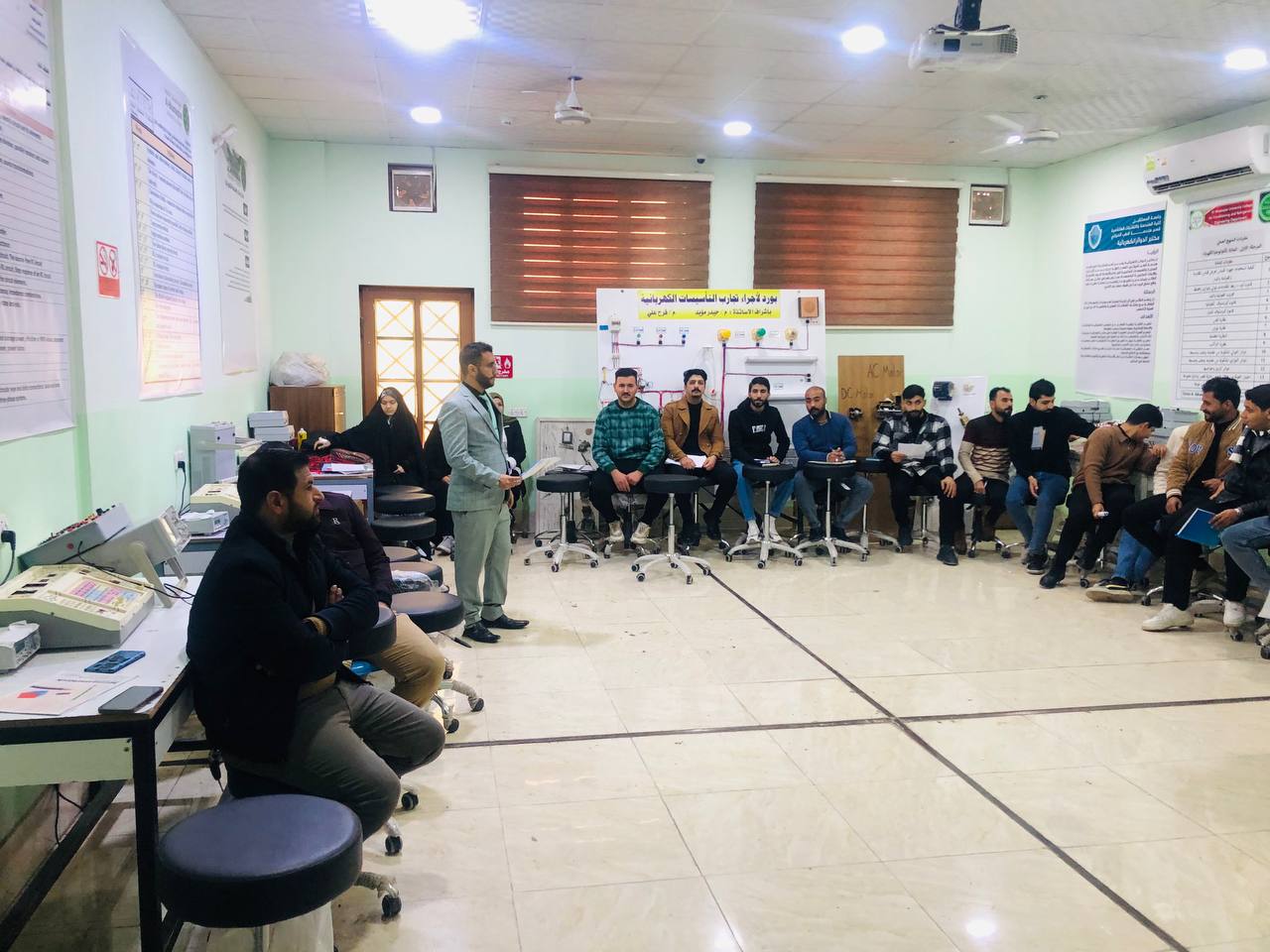 اجراء لقاء لجنة الارشاد التربوي والنفسي في قسم هندسة تقنيات الاتصالات مع الطلبة وشرح كافة الامور التربوية والنفسية