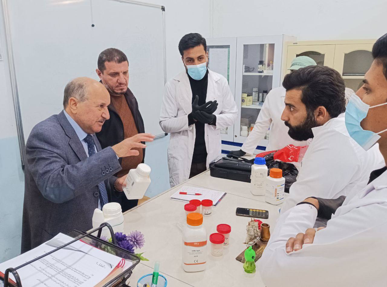 قسم تقنيات المختبرات الطبية في كلية التقنيات الصحية والطبية بجامعة المستقبل يجري جولة تفقدية لمتابعة بحوث ومشاريع التخرج لطلبة المرحلة الرابعة