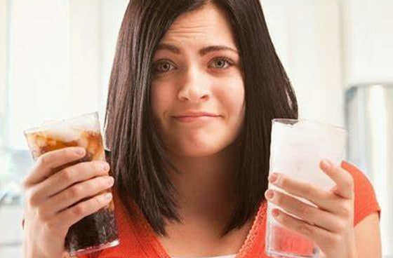 مقاله علمية للتدريسية (م.م أمنة شاكر شهد) بعنوان""تأثير المشروبات الغازية على الأسنان واللثة""