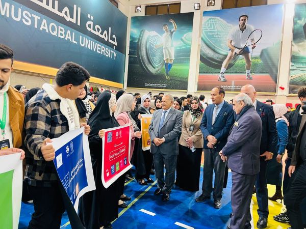 مشاركة طلاب قسم الانظمة الطبية الذكية مع ممثلين الانشطة في القسم في الحفل الخاص بالاستدامة 