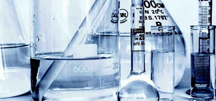 مقاله علمية للتدريسية ( م.م سجى جواد عبيد) بعنوان""بعض الأدوات والزجاجيات المستخدمة في مختبر الكيمياء""