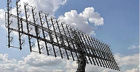 Analysis and Design of Fractal Antenna Arrays and Their Comparison with Linear Arrays in Modern Communication Systems