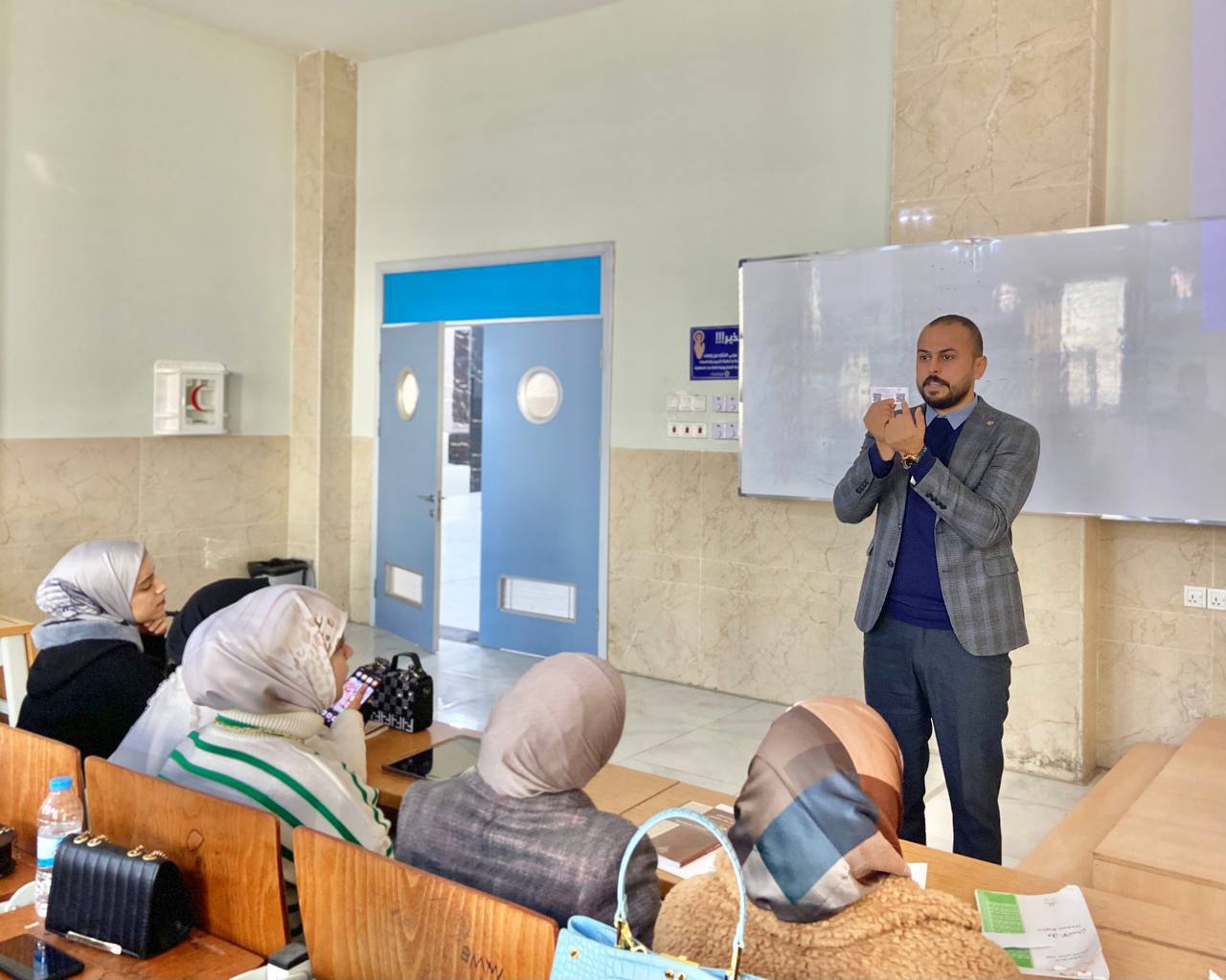 تنظيم لجنة مسار بولونيا في قسم علوم الحياة  ورشة تدريبية بعنوان العمل على تطبيق مسار بولونيا للطلبة المرحلة الاولى