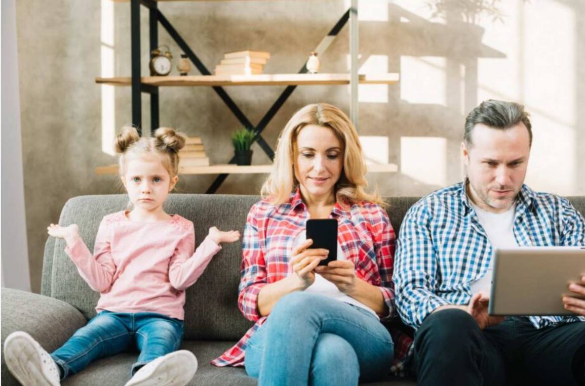 وسائل التواصل الاجتماعي وتأثيرها على العلاقات الإنسانية