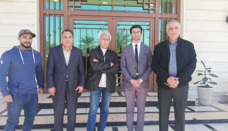 الفنان العالمي مهدي مطشر يزور كلية المستقبل الجامعة