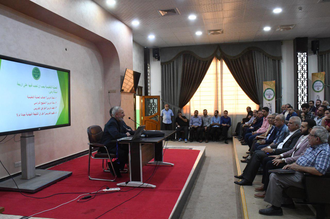 كلية المستقبل الجامعة تعقد ندوة موسعة للسادة رؤساء الاقسام والسادة التدريسيين والمعيدين لغرض التهيؤ للعام الدراسي 2018-2019