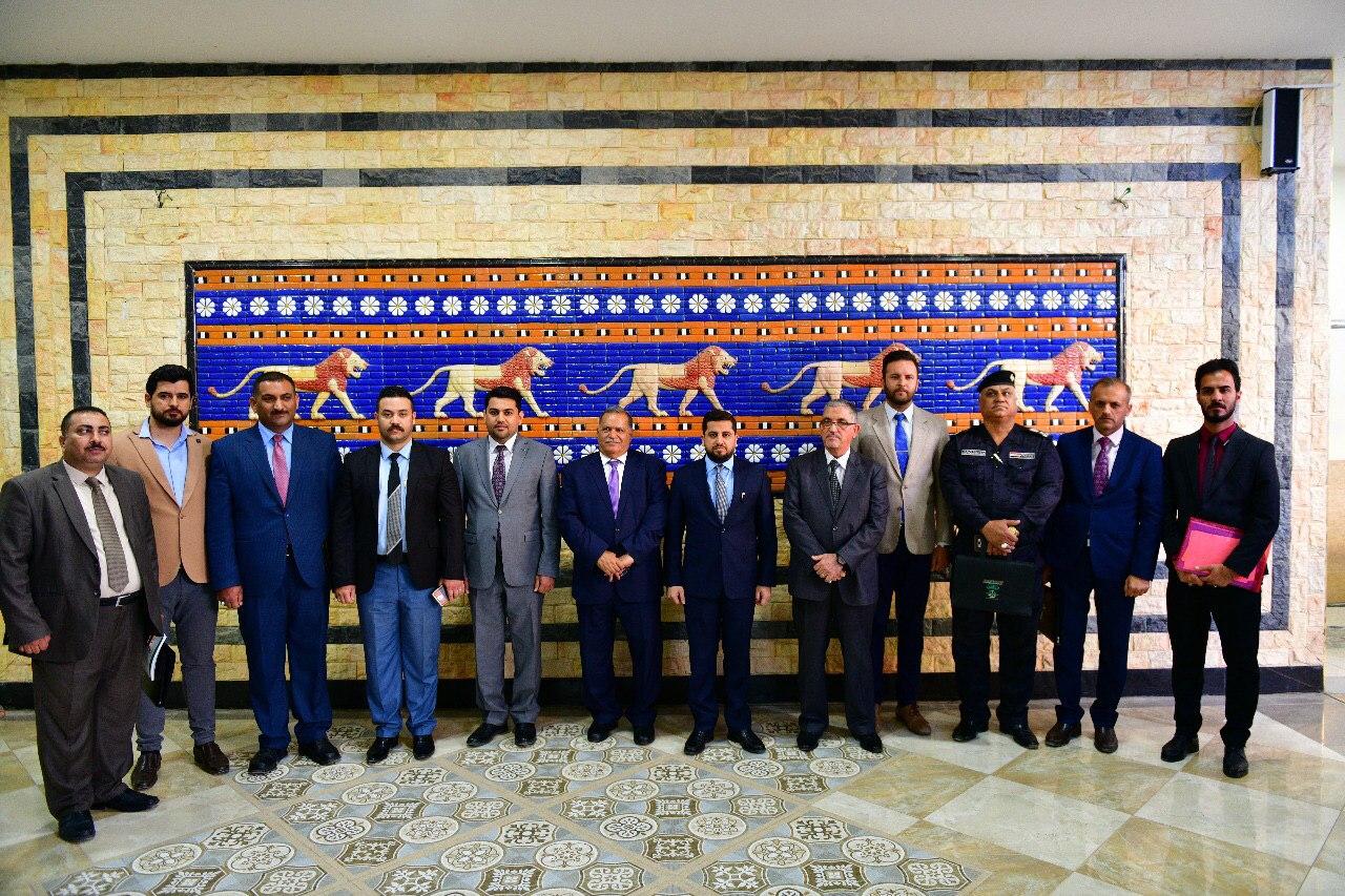 السيد محافظ بابل الاستاذ كرار العبادي يجري جولة في رحاب كلية المستقبل الجامعة 