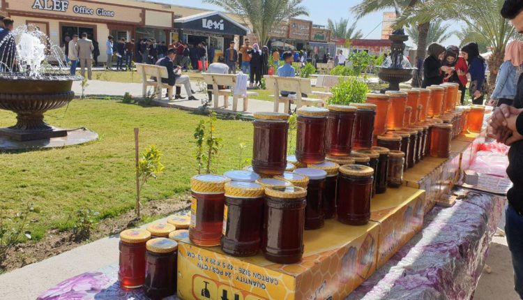 كلية المستقبل الجامعة تستضيف معرضاً للعسل ومنتجاته