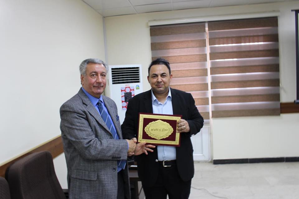 تدريسي من كلية المستقبل الجامعة يحاضر في كلية مدينة العلم الجامعة ا