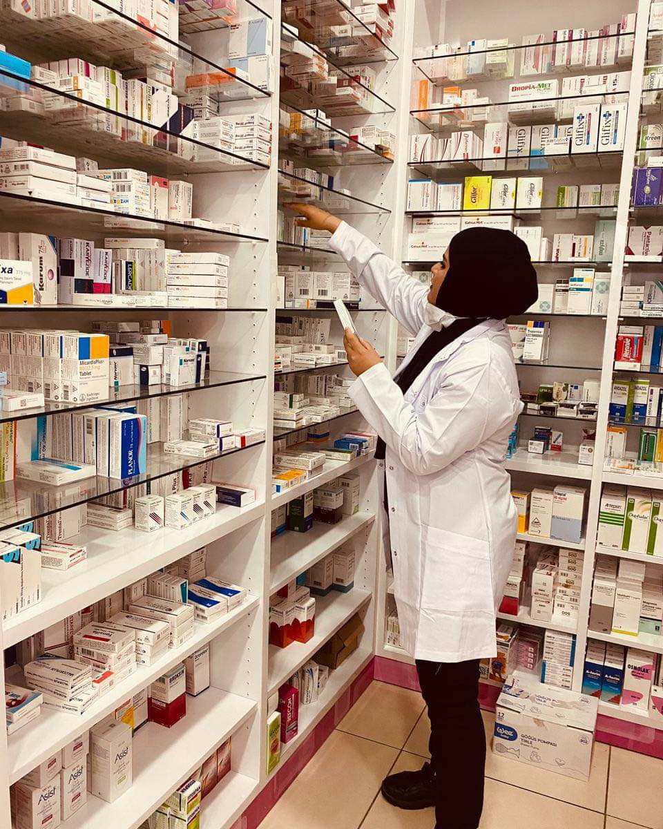 جانب من التدريب الصيفي  لطلبه قسم الصيدله  في كلية المستقبل 