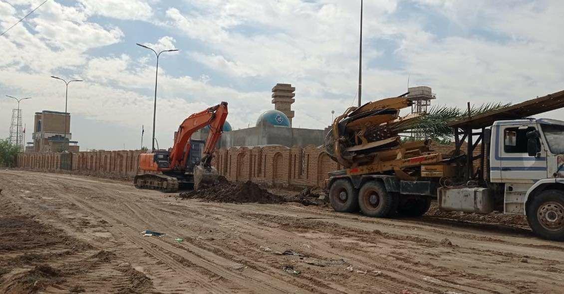 في اطار التعاون المستمر مع الجامعة الأم في محافظتنا العزيزة جامعة بابل باشرت الوحده  الهندسيه لكلية المستقبل الجامعة ، بحملة كبيرة لزراعة عشرات النخيل ، وأكثر من ألف شجرة