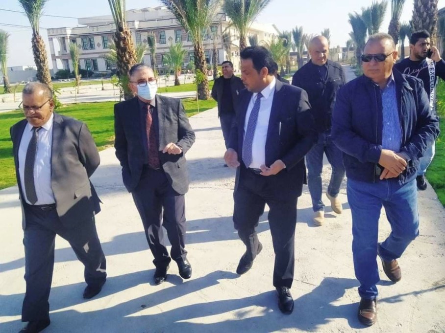 رافق السيد عميد كلية المستقبل الجامعة ا.م.د حسن شاكر مجدي السادة الضيوف الاستاذ الدكتور عادل البغدادي رئيس جامعة بابل (سابقا ) والمهندس محمد زكم الجبوري  مدير هيئة استثمار بابل بصحبة السيد مدير الوحدة الهندسية والسادة  المعاونين