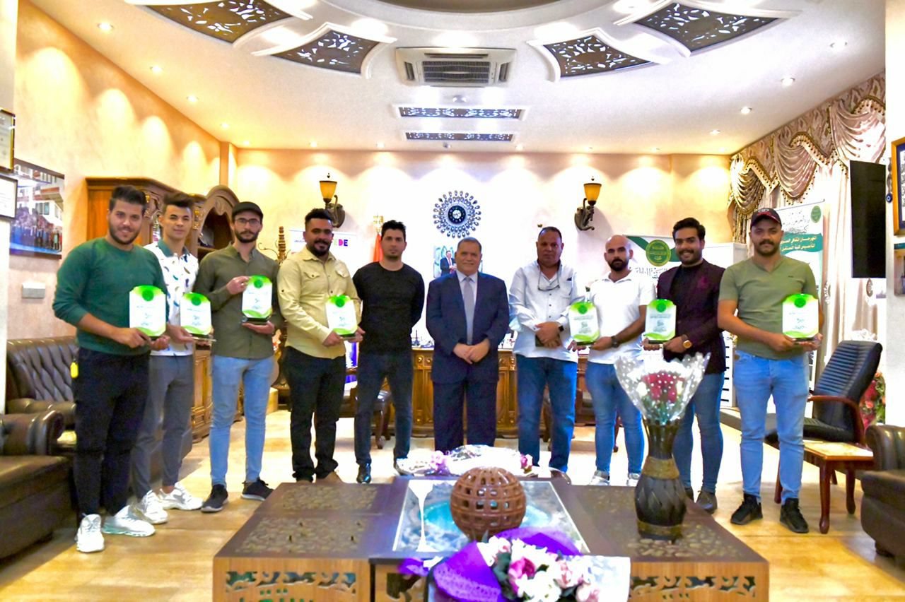 كلية المستقبل الجامعه تكرم طلبتها بدروع التميز والابداع 