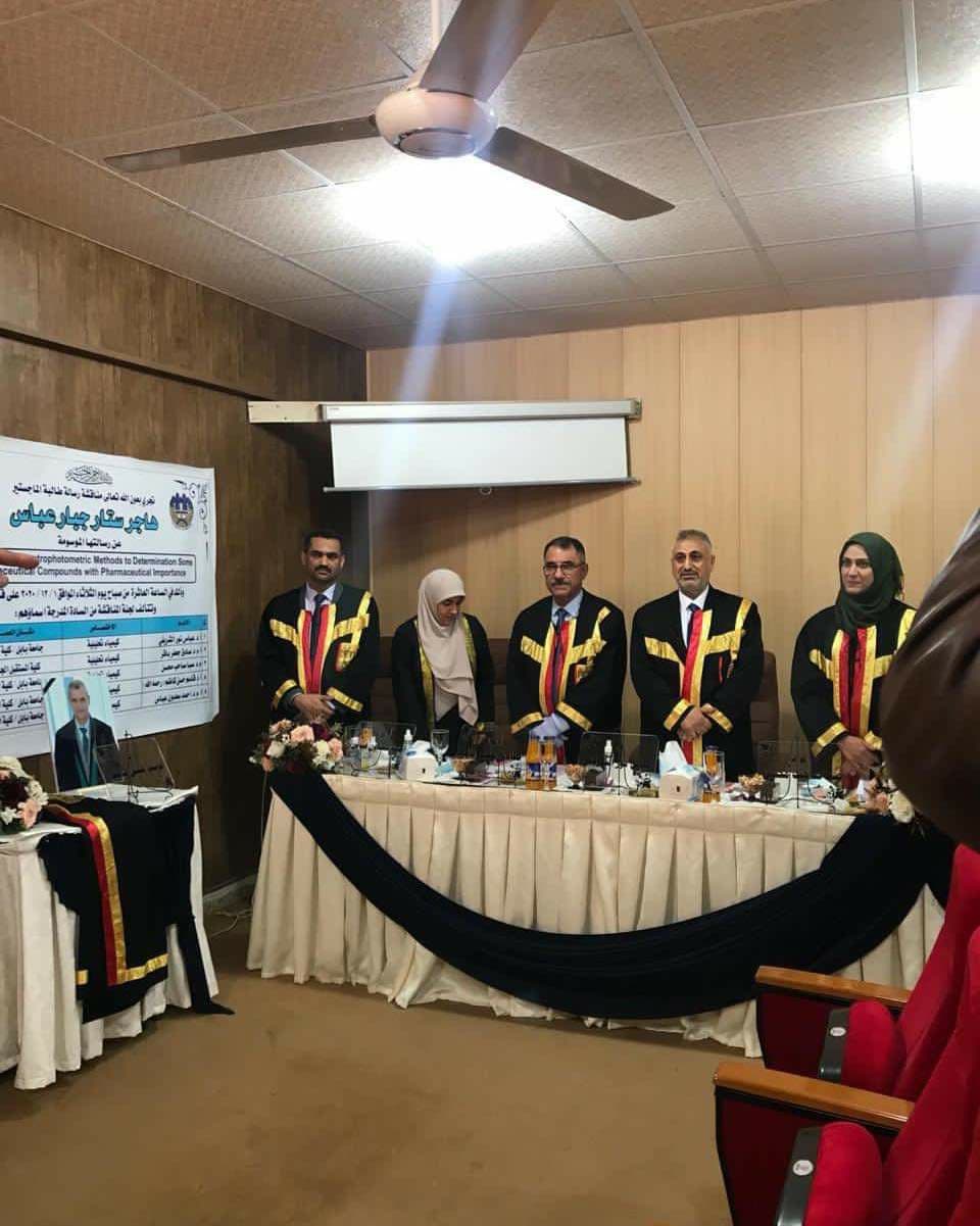 تدريسي من كليه المستقبل الجامعه عضوا في لجنه مناقشه رساله الماجستير في جامعه بابل / كليه العلوم