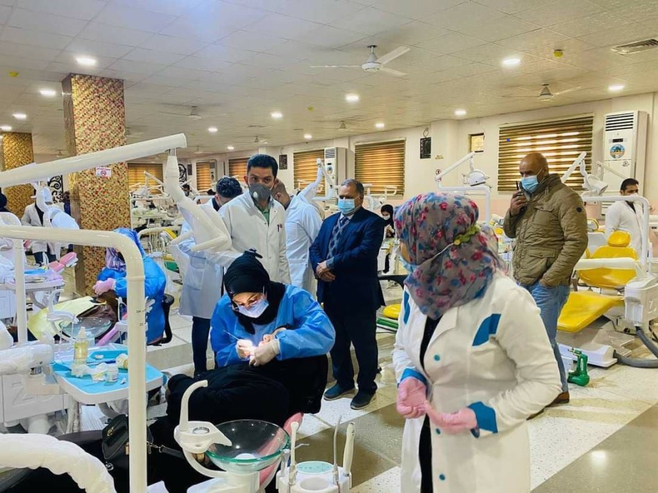 السيد عميد كلية المستقبل الجامعة الاستاذ المساعد الدكتور حسن شاكر مجدي يتفقد العيادات التعليمية لقسم طب الاسنان 