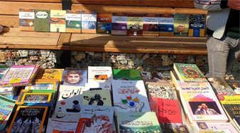 وحدة اعلام كلية المستقبل الجامعة تنظم معرضاً للكتاب على حدائق الكلية