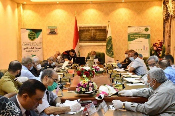 عقد صباح هذا اليوم الاثنين 5/11 /2020  الجلسة العاشرة لمجلس كلية المستقبل الجامعة برئاسة السيد عميد الكلية الاستاذ المساعد الدكتور حسن شاكر مجدي وبحضور السادة المعاونين والسادة رؤساء الاقسام اعضاء المجلس في حين تم التواصل مع الأعضاء الذين لم يتمكنوا من الحضور الكترونياً 