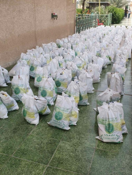 قامت كلية المستقبل الجامعة بمناسبة الشهر الفضيل شهر رمضان الكريم بتوزيع عدد من السلات الغذائية في محافظة بابل على عدد من المحتاجين والفقراء كجزء من مد يد العون للمحتاجين . 