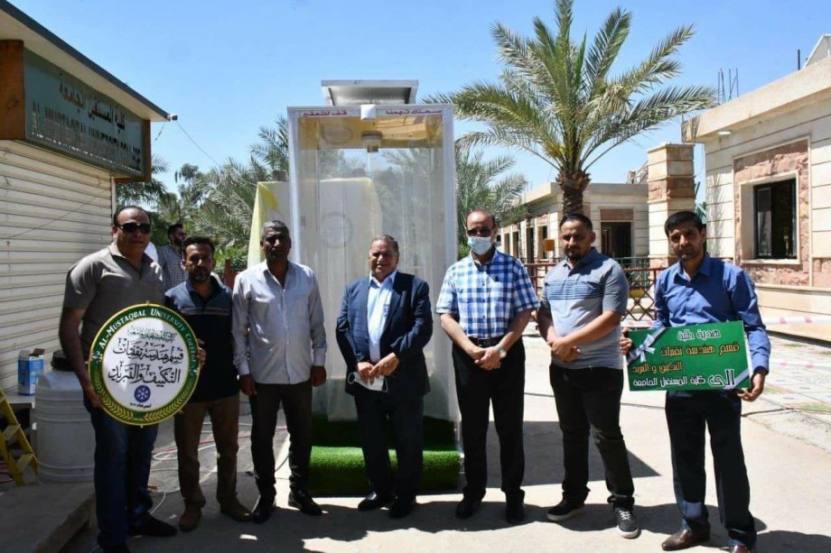 تشغيل بوابة تعقيم الكترونيه في كلية المستقبل الجامعة تعمل على الطاقة الشمسية من خلال مرور الأشخاص