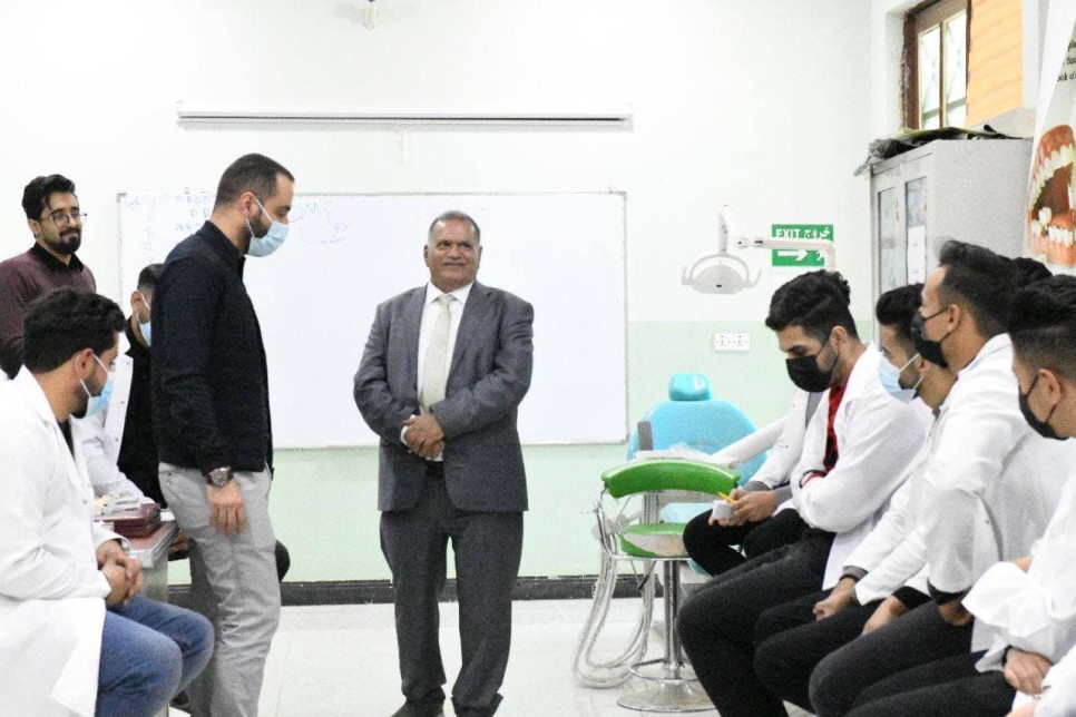 التعليم المدمج ..لطلبة قسم  طب الاسنان و وسائط تنفيذها في كلية المستقبل الجامعة ..