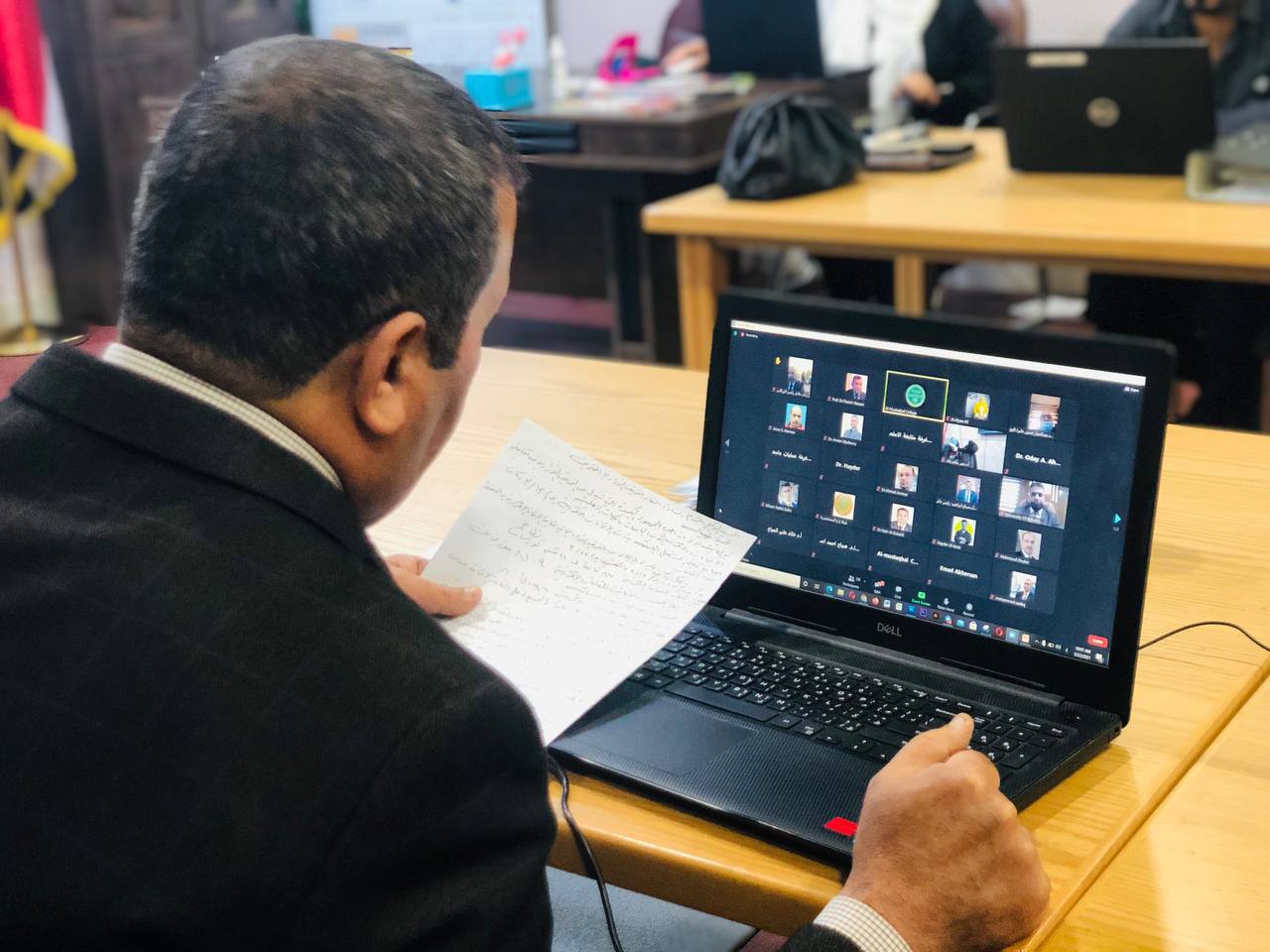 طلبة كلية المستقبل الجامعة يواصلون امتحاناتهم الالكترونية باشراف و متابعة الفريق الوزاري و السيد عميد الكلية و السيد المعاون العلمي  و السادة روساء الاقسام 