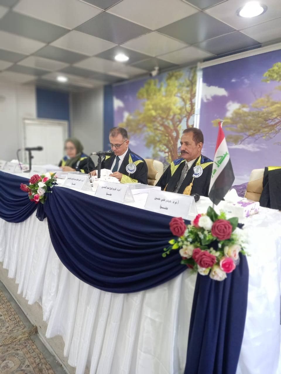 تدريسي من كلية المستقبل الجامعة يشارك في مناقشة أطروحة دكتوراه في العلوم السياسية