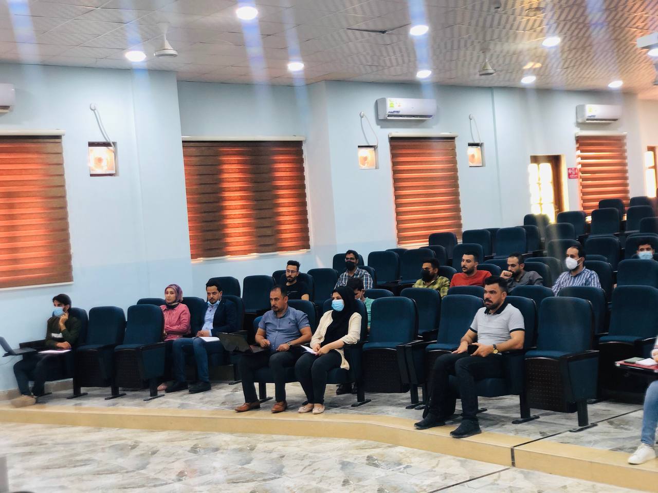 وحدة تكنولوجيا المعلومات تنظم ورشة عمل للاقسام العلمية حول الية متابعة التعليم المدمج للفصل الدراسي الثاني 
