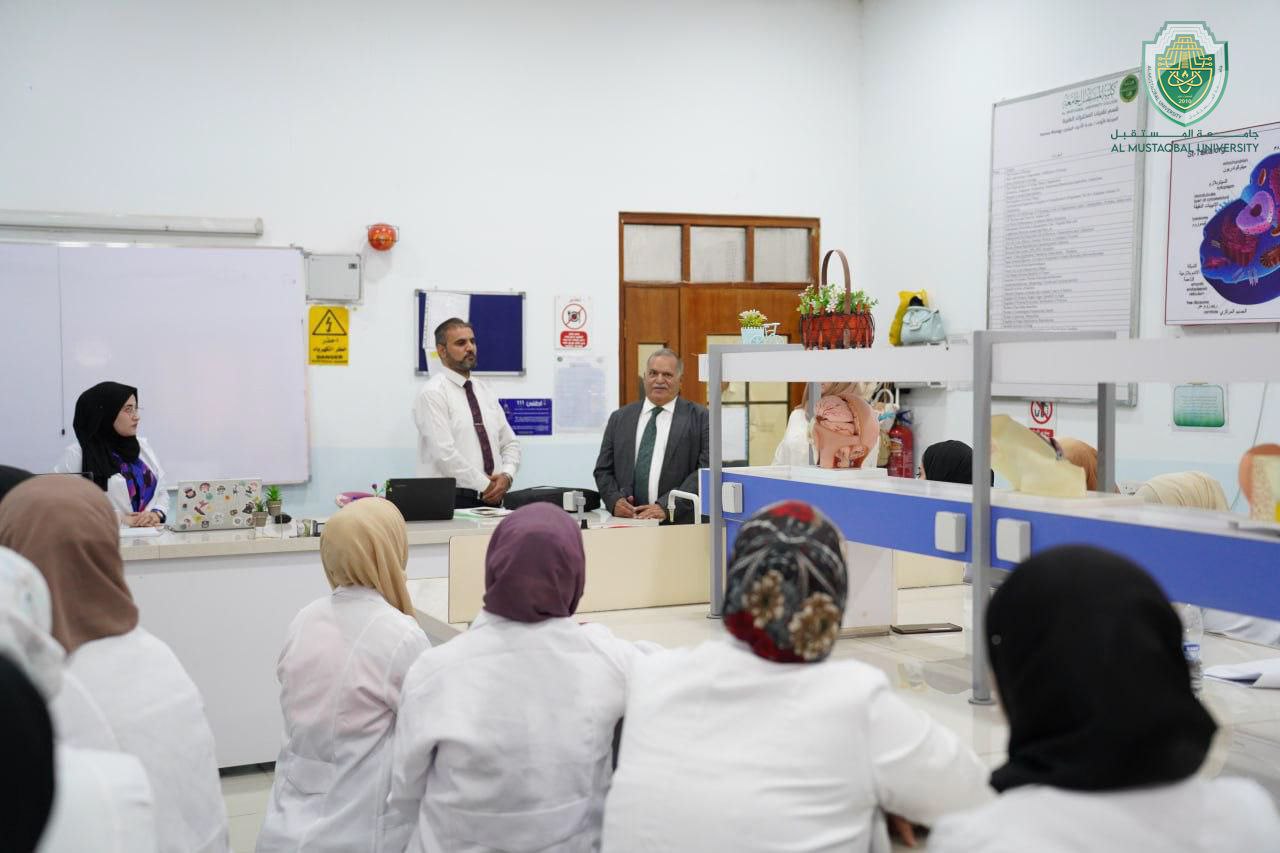 "رئيس جامعة المستقبل يجري جولة تفقدية في الكليات والأقسام الجامعية"