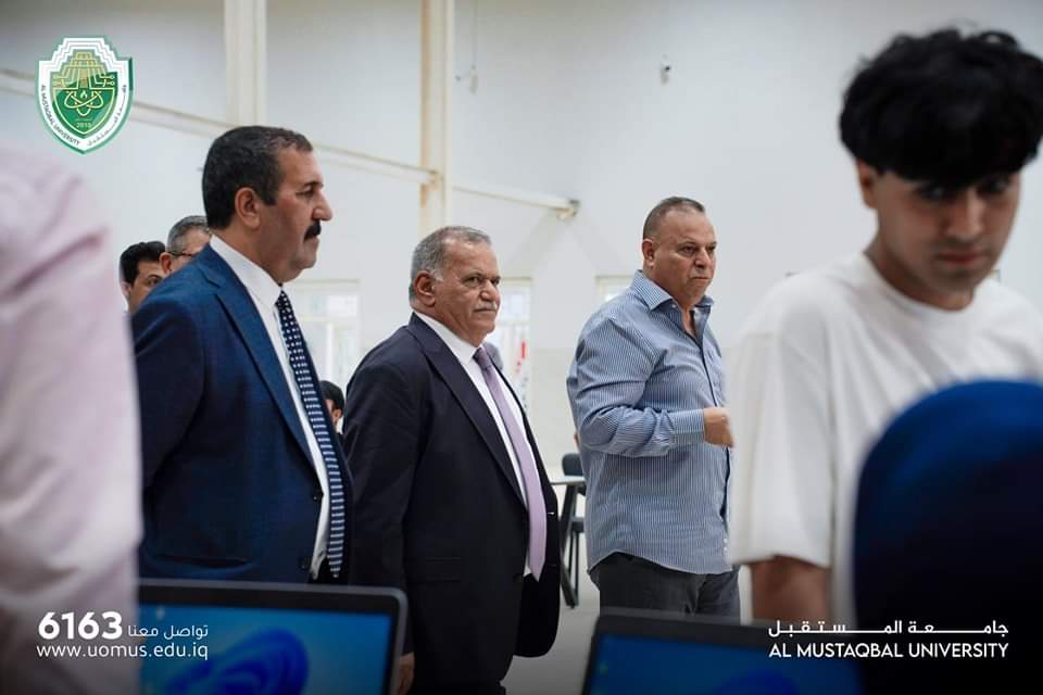 رئيس جامعة المستقبل يتفقد عملية تسجيل الطلبة الجدد 