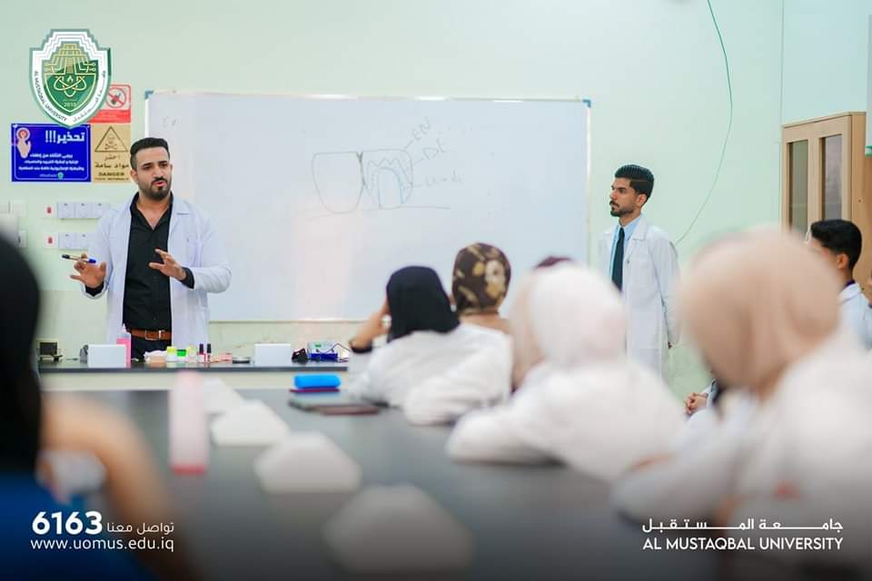 جانب من المحاضرات العملية لطلبة قسم تقنيات صناعة الاسنان في جامعة المستقبل 
