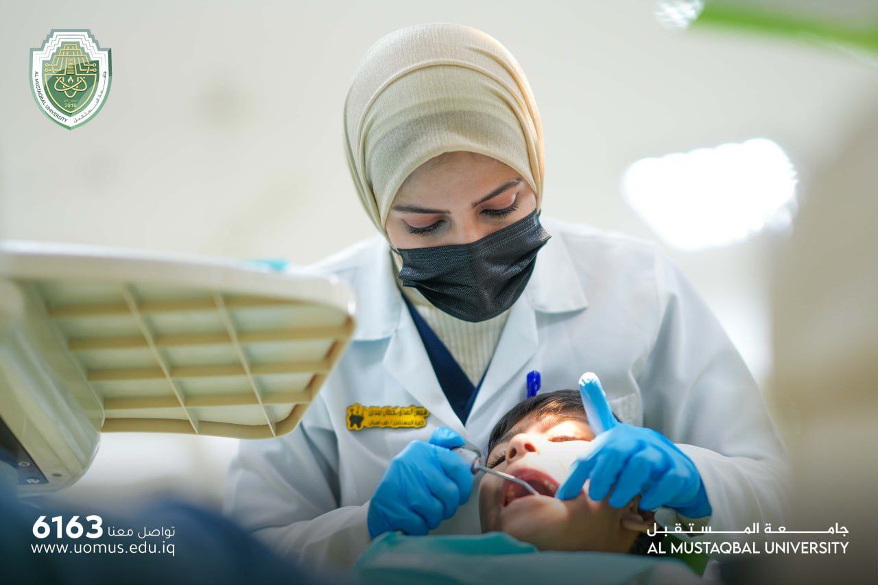 جانب من استقبال المراجعين في عيادات كليه طب الاسنان في جامعة المستقبل.. 