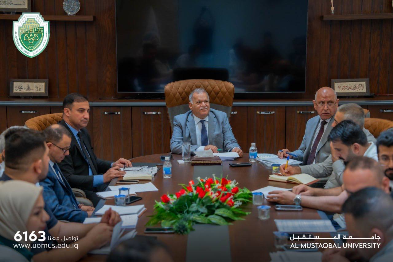 رئيس جامعة المستقبل في كلمة له مع جمع من المنتسبين .. مسؤوليتكم كبرى في تقديم مبادرات نوعية لتطوير الأداء ..